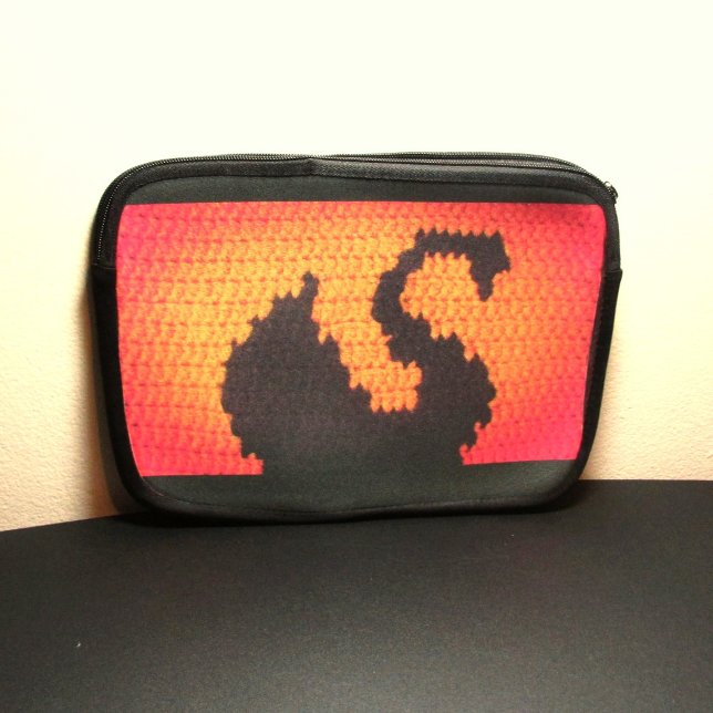 Black Swan Artisan Crochet Print Electronics Bag Laptopschutzhülle (Von Creator hochgeladen)