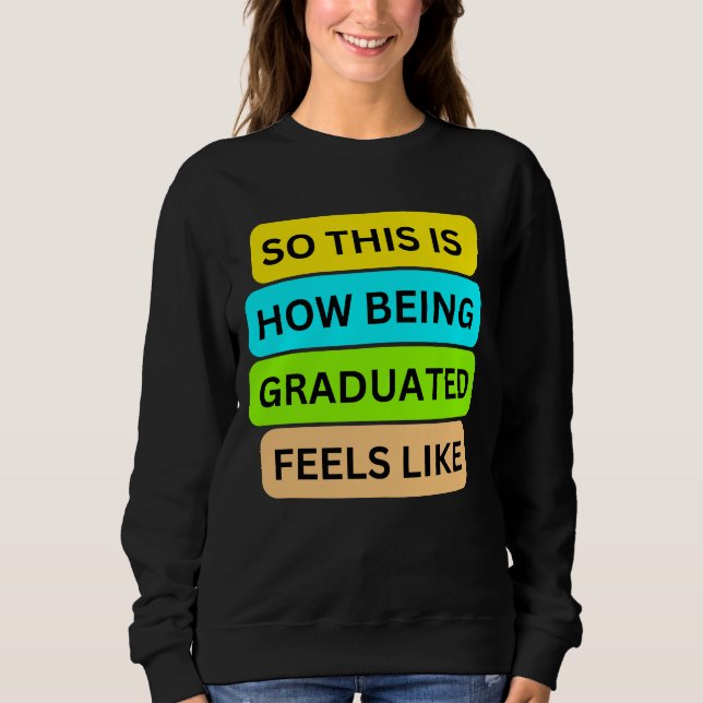 Black Sweater T - Shirt SO_THIS_IS_HOW_BEING_GRADU (Vorderseite)
