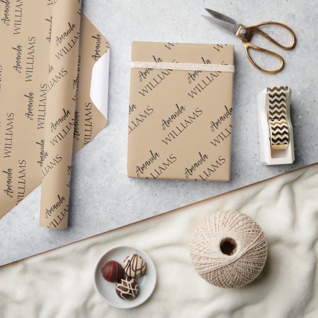 Black Trendy Elegante Vorname | Tan Brown Geschenkpapier (Kunsthandwerk)