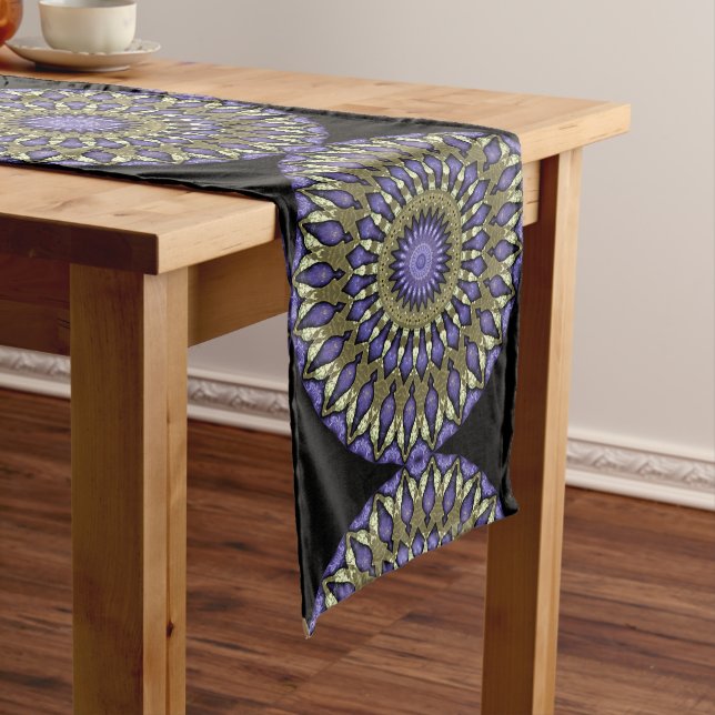 Black Violet Lila Imitat Gold Mandala Muster Mittelgroßer Tischläufer (Beispiel)