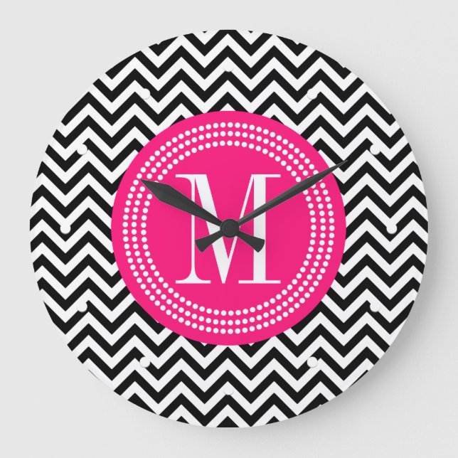 Black & White Chevron Zigzag Personalized Monogram Große Wanduhr (Vorderseite)