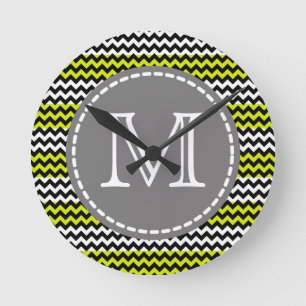 Black White Green Chevron Zigzag Monogram Runde Wanduhr