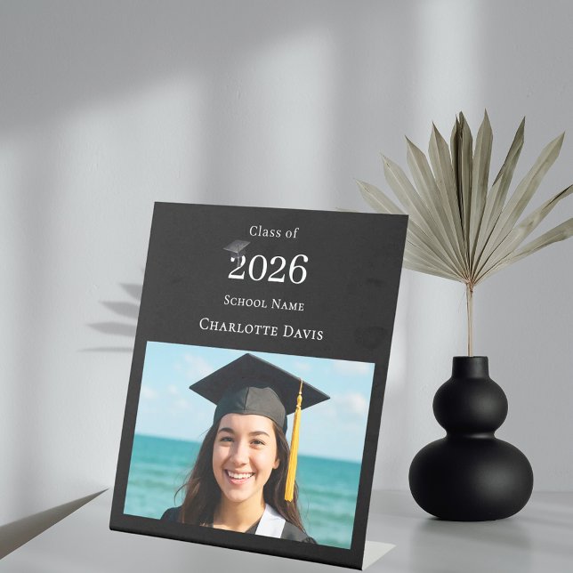 Black white modern photo Graduation party welcome Sockelschild (Von Creator hochgeladen)