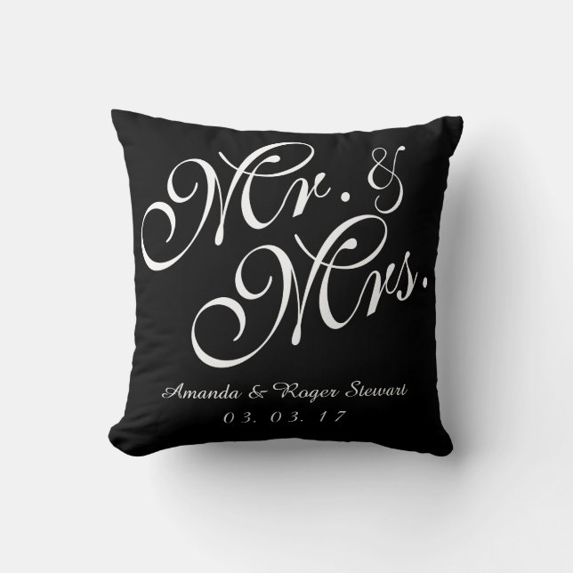 Black & White Mr. und Mrs. Wedding Pillow Kissen (Vorderseite)