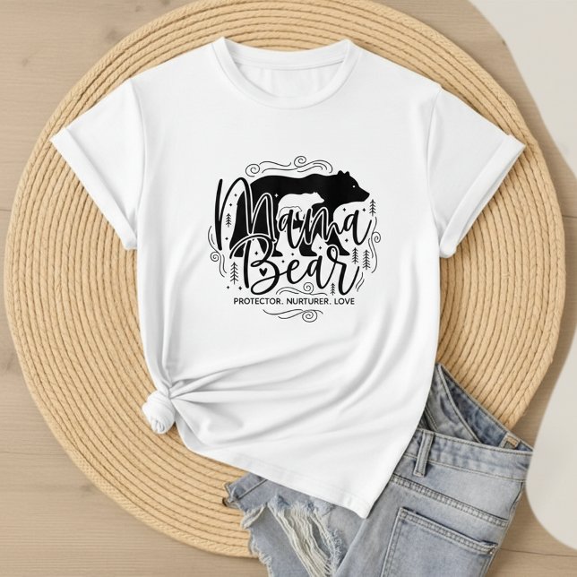 Black & White Script Mama Bear Protector Art T-Shirt (Von Creator hochgeladen)