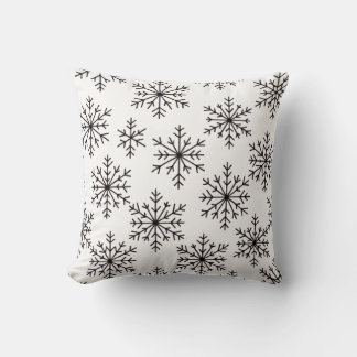 Black & White Snowflake Throw Pillow – Minimalist  Kissen
