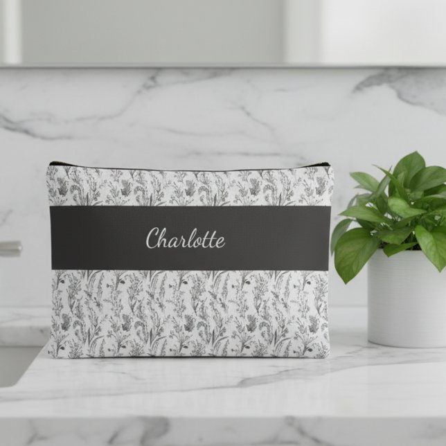 Black White Toile Floral Custom Name Zubehörtasche (black and white minimalist toile pattern accessory makeup bag with custom name for gift for her)