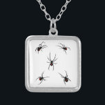 Black Widow Spiders Versilberte Kette<br><div class="desc">Great for Halloween and people who just love scary,  spooky,  creepy and supernatural stuff. Perfekt gift for anyone who loves Halloween,  October,  fright nights or any other spooky chance.</div>