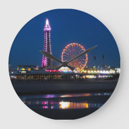 Blackpool Beach Lights in der Nacht Große Wanduhr