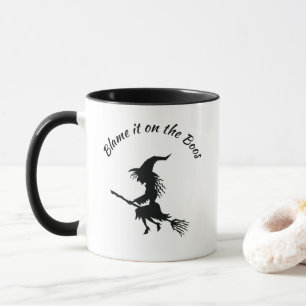 Blâmez-le sur la sorcière Boos Halloween Mug