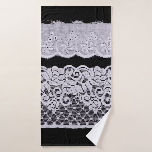 Blanche dentelle ornementale isolée sur arrière -  (Serviette de bain)