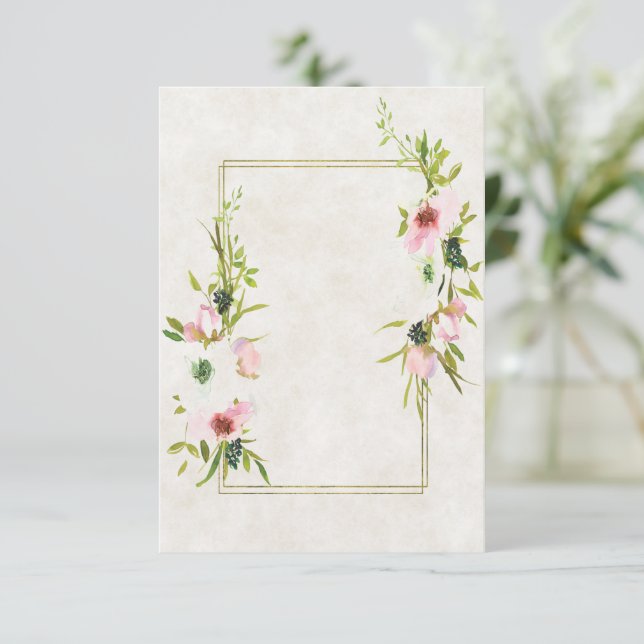 Blank Budget Blush and White Bloral Hochzeit Einladung (Stehend Vorderseite)