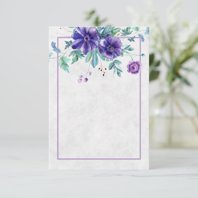 Blank Budget Lila Blumenhochzeit in Aquarellen Einladung (Stehend Vorderseite)