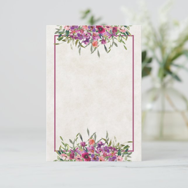 Blank Budget Lila Wildblumen Hochzeit Invitati Einladung (Stehend Vorderseite)