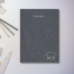 Blank Grau Abstrakter Personalisierter Planer<br><div class="desc">Aktualisieren Sie Ihr Organisationsspiel mit unserem Abstrakten, Personalisierten Spiral-Bound Hardcover-Planner, der für alle konzipiert ist, die Stil und Praxisnähe schätzen. Dieser Planer zeichnet sich durch eine Holzstruktur auf dem Cover aus und weist eine Personalisierungsfunktion auf. Dieser Planer ist ideal für Profis, Studierende und alle, die ihre organisatorischen Fähigkeiten im neuen...</div>