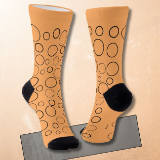 Blasen und Ringe, schwarze Kreise auf Orange Socken