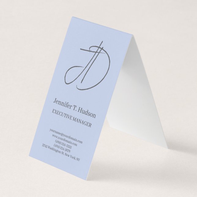 Blassblau trendy klassisches Monogramm vertikal  Visitenkarten (Vorderseite)