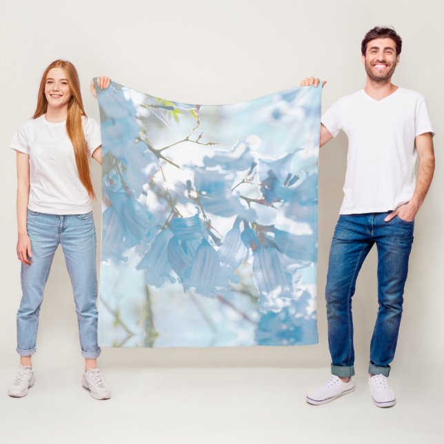 Blasse Pastel Blauer Jacaranda Blume Blüten Fleecedecke (Beispiel)