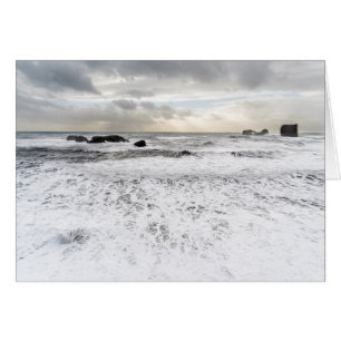 Blasse schaumige Ozeanlandschaft, Island