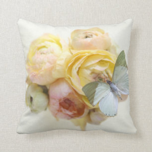 blasser er-grün Schmetterling auf Blumen Kissen