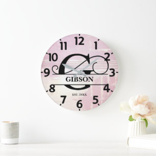 Blasses Lavendel-Distressed G-Monogramm Große Wanduhr