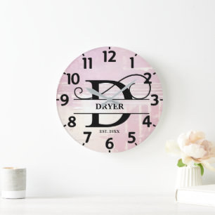 Blasses Lavendel-Distro-Monogramm D Große Wanduhr