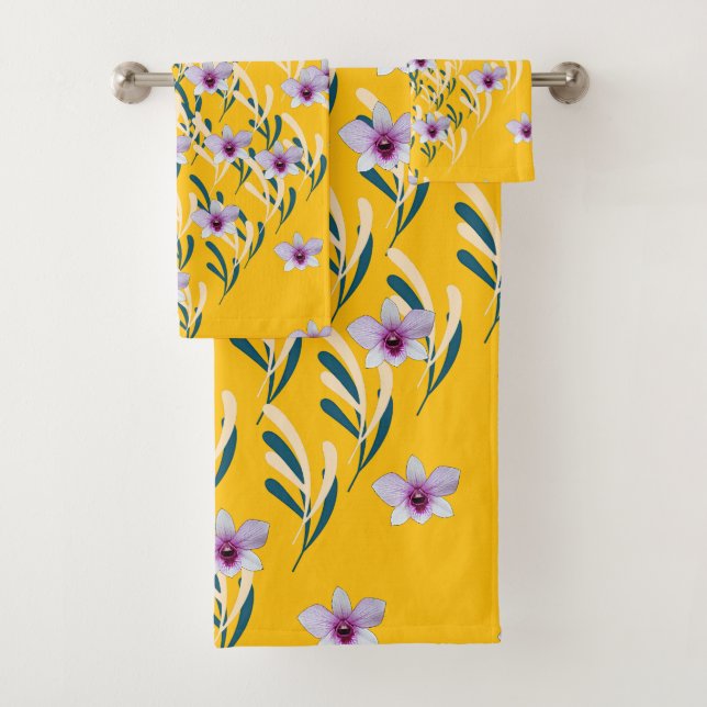 Blassgraues Muster mit lila Mitte Floral Gelb Badhandtuch Set (Insitu)
