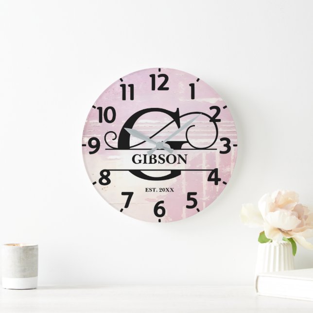 Blasslavender gestörtes G Monogramm Große Wanduhr (Zuhause)