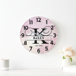 Blasslavender K-Monogramm gestört Große Wanduhr