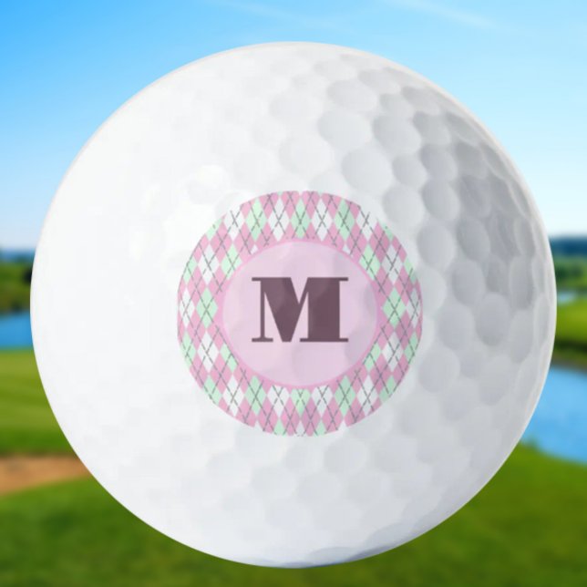 Blassrosa grüner Argyle mit individuellem Monogram Golfball (Von Creator hochgeladen)