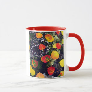 Blätter auf einem flechtenbedeckten Felsen, Rocky  Tasse