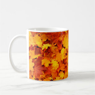 Blätter aus Herbstblättern Kaffeetasse