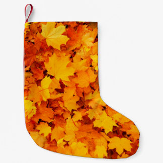 Blätter aus Herbstblättern Kleiner Weihnachtsstrumpf