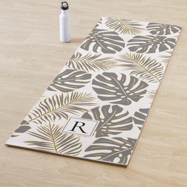 Blätter und Monogramm aus Tropengrau und -gold Yogamatte (Beispiel)