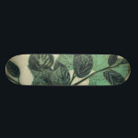 Blätter und Verzweigungen auf dem Hintergrund der  Skateboard<br><div class="desc">Lebhafte grüne Blätter und Zweige Erholung auf einem cremefarbenen Hintergrund in diesem Bild von Jennifer Goldberger. Während die Jahreszeit die Farben auf diesen Blätter ändert,  bleibe das gleiche,  was ein wenig Konsistenz in Ihr Leben bringt.</div>