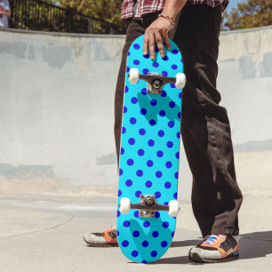 Blau auf Cyan-Pünktchen-Musterdesign Skateboard