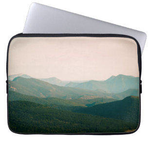 Blau durch die Berge Laptopschutzhülle
