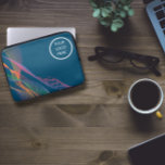 Blau elegantes, farbiges Logo Laptopschutzhülle<br><div class="desc">Blauer, eleganter und farbenfroher Notebook-Sleeve, ideal, um Ihren technischen Accessoires eine Touch von Eleganz und Stil hinzuzufügen. Diese auffällige Hülle zeichnet sich durch ein wunderschönes, gewelltes Design in einer Mischung aus Blau und anderen eleganten Farben aus und macht sie zu einem optisch ansprechenden und schützenden Accessoire für Ihren Laptop. Der...</div>