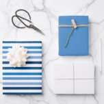 Blau gestreift weiß geschenkpapier set<br><div class="desc">Dieses Set aus Papier weist auf dem ersten Blatt ein mehrfarbiges, blaues Streifen-Muster auf, Blatt zwei Koordinaten mit einem massiven Blau und Blatt drei ist massiv weiß.</div>