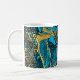 Blau-goldenes Marmormuster. Flüssige Textur aus go Kaffeetasse