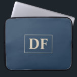 Blau mit Vanilla-Initialen Laptop-Sieb Laptopschutzhülle<br><div class="desc">Dieses Accessoire ist blau und ein personalisiertes Monogramm, das dem Gerät eine Touch Eleganz verleiht. Machen Sie eine Aussage und behielt Sie Ihren Laptop in schönem Zustand mit diesem mit Monogramm Cover.</div>