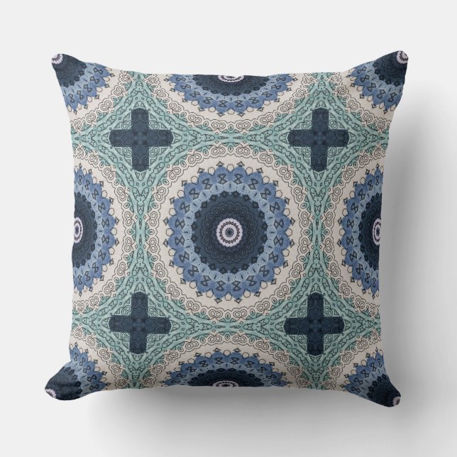 Blau und Aquamarin Mandala mit geometrischer Symme Kissen (Vorderseite)