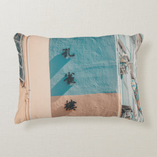 BLAU UND BEIGE WALL MIT KANJI-SIGNAN DEKOKISSEN