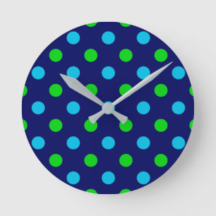 Blau und Grün auf Navyblau Punkte-Muster Runde Wanduhr