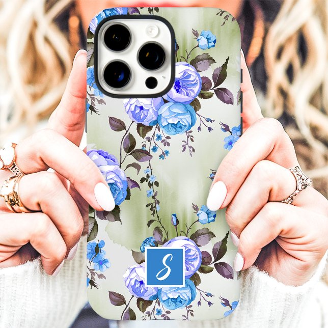 Blau und Lavendel Monogram Floral iPhone 16 Pro Max Hülle (Von Creator hochgeladen)