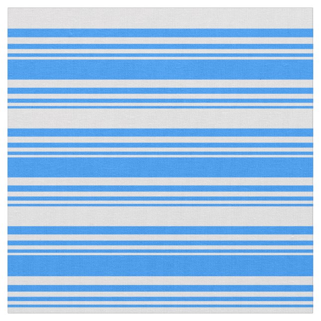 Blau- und Lavendelmuster Stoff (Nahaufnahme)