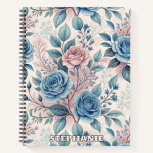 Blau- und rosa Rosenmuster auf Weich-Pinkisch-Weiß Notizbuch