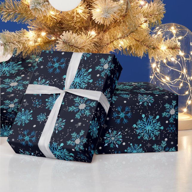 Blau und Silver Winter Schneeflocken Muster Geschenkpapier (Feiertage)