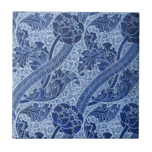 Blau und Weiß im Blumenmuster im Stil von William  Fliese