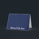 Blau und Weiß Willkommen im Team Neuer Mitarbeiter Karte<br><div class="desc">Unsere "Welcome to the Team"-Karte, Set auf tiefblauem Hintergrund, bietet eine raffinierte und ruhige Art, Ihr neues Teammitglied zu begrüßen. Der Reichtum der Marinehue in Verbindung mit der knusprigen weißen Schrift zeigt eine Botschaft, die mutig und einladend ist. Ruhe und Stil: Die tiefblaue Farbe symbolisiert Vertrauen und Stabilität und reflektiert...</div>